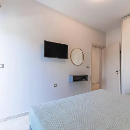 Antonis House