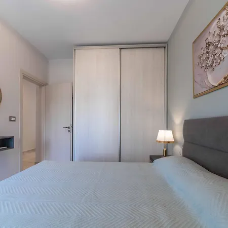 Antonis House