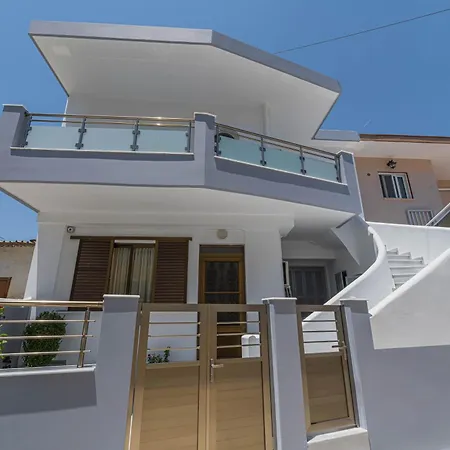 Antonis House Apartamento *